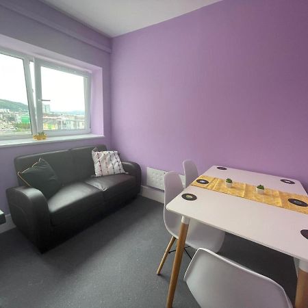 Albergue Neon 160 Swansea Exterior foto